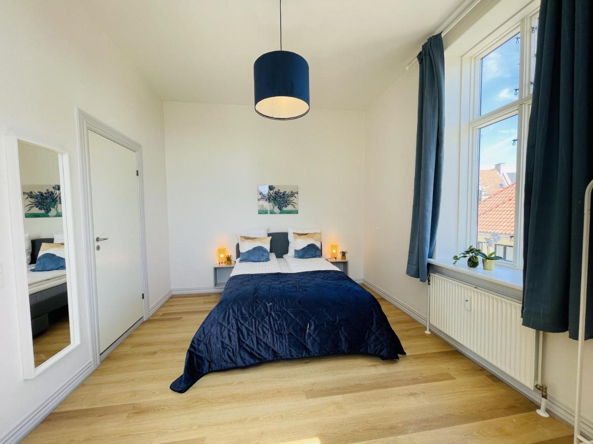 Aday - Blue Light Suite Apartment In The Center Of הייורינג מראה חיצוני תמונה